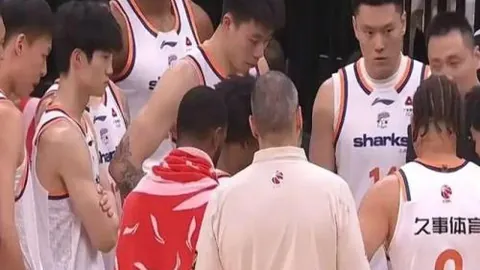 库里首节爆发，三分线外高效输出揽8分助4断