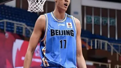 蓝狐客场大放异彩，B费周末完美谢幕，一球两助成就辉煌！